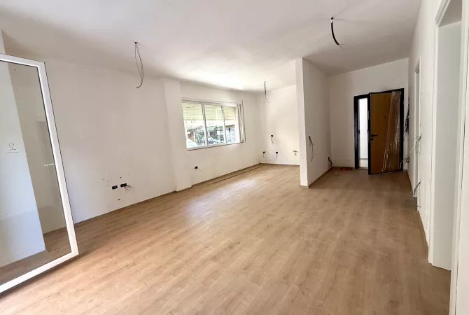Appartamento in vendita a Tirana 1+1, Vuoto