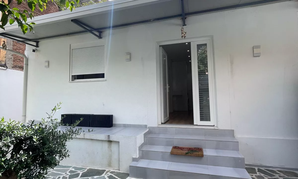 Shtepi me qera Apartament ne Tirane, 2+1, Mobilimi E mobiluar, Pagesa 850  Euro.