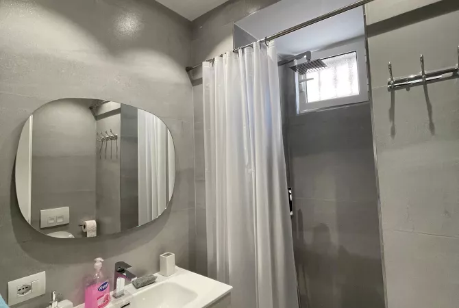 Shtepi me qera Apartament ne Tirane, 2+1, Mobilimi E mobiluar, Pagesa 850  Euro.