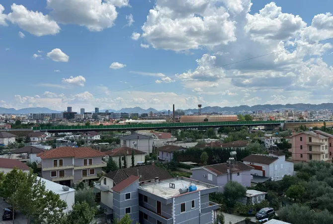 Shitet apartament 2+1