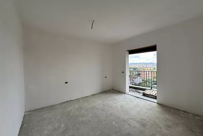Shtepi ne shitje Apartament ne Tirane, 2+1, Mobilimi Bosh, pa mobiluar, Pagesa 100,000  Euro.
