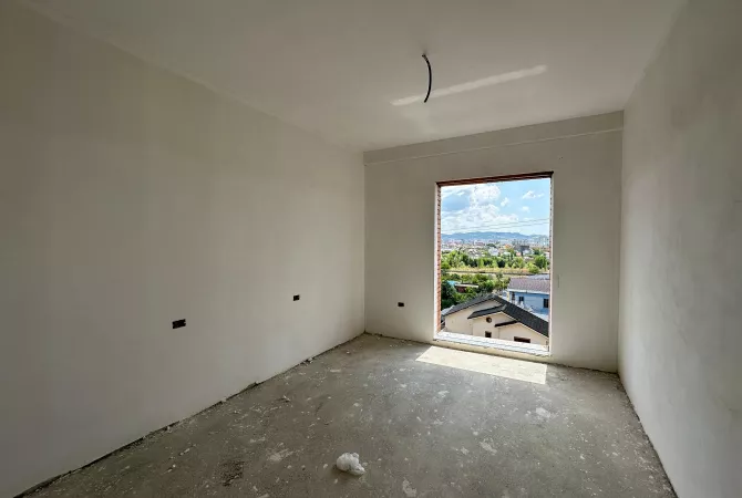 Shtepi ne shitje Apartament ne Tirane, 2+1, Mobilimi Bosh, pa mobiluar, Pagesa 100,000  Euro.