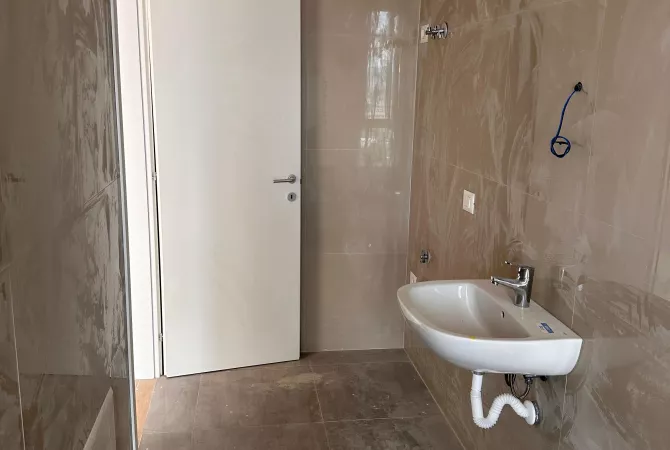 Appartamento in vendita a Tirana 1+1, Vuoto