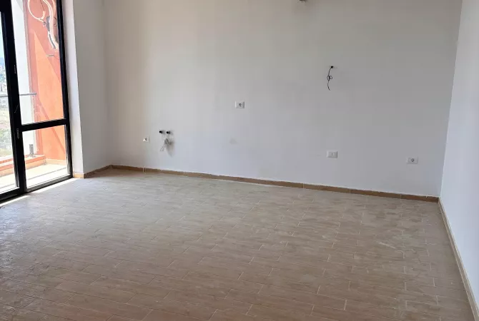 Appartamento in vendita a Tirana 1+1, Vuoto