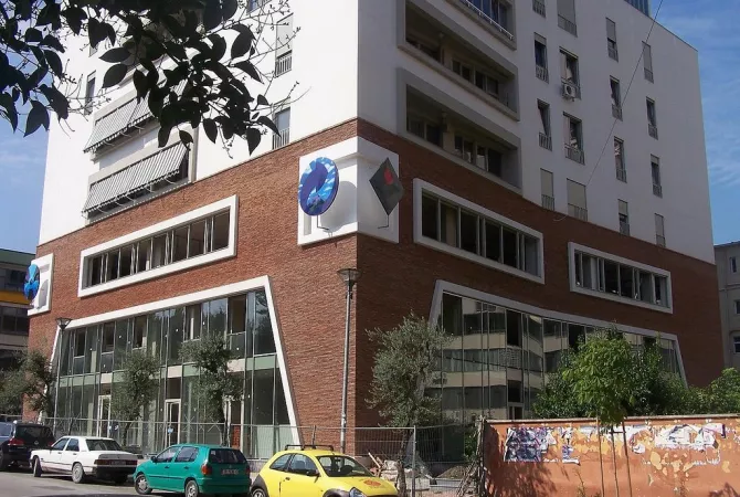 Shitet njesi biznesi prane Gardes (bllokut)