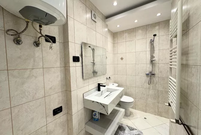 Shtepi ne shitje Apartament ne Tirane, 2+1, Mobilimi E mobiluar, Pagesa 332,000  Euro.