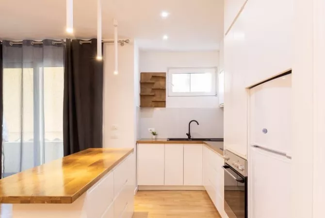 Shtepi ne shitje Apartament ne Tirane, 2+1, Mobilimi E mobiluar, Pagesa 252,000  Euro.