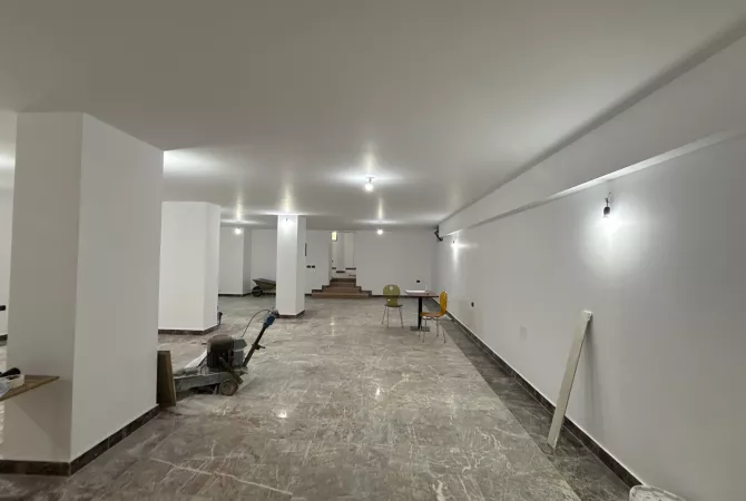Business Property for Rent 1+1 in Tirana - 400,000 Leke