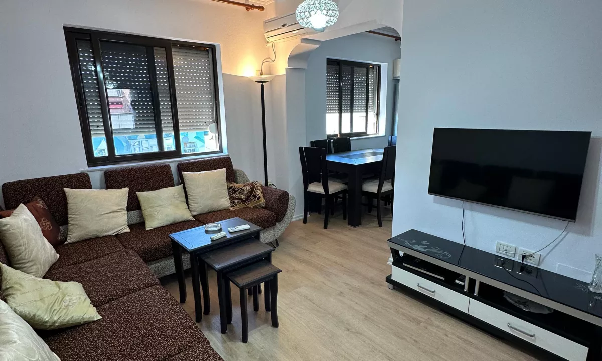Shtepi ne shitje Apartament ne Tirane, 2+1, Mobilimi E mobiluar, Pagesa 147,000  Euro.