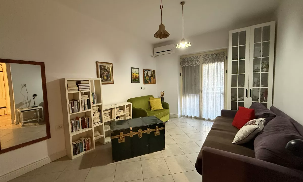 Shtepi me qera Apartament ne Tirane, 1+1, Mobilimi E mobiluar, Pagesa 60,000  Leke.