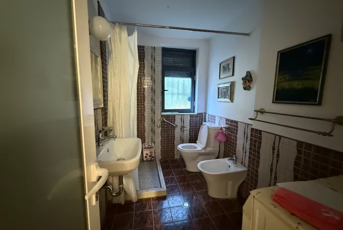 Shtepi me qera Apartament ne Tirane, 1+1, Mobilimi E mobiluar, Pagesa 60,000  Leke.