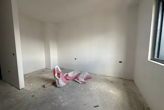 Appartamento in vendita a Tirana 2+1, Vuoto
