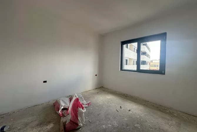 Shitet apartament 2+1+2