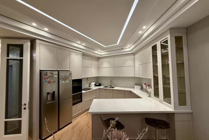 Shtepi ne shitje Apartament ne Tirane, 3+1, Mobilimi E mobiluar, Pagesa 380,000  Euro.