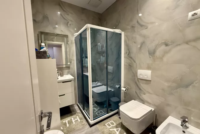 Shtepi ne shitje Apartament ne Tirane, 3+1, Mobilimi E mobiluar, Pagesa 380,000  Euro.