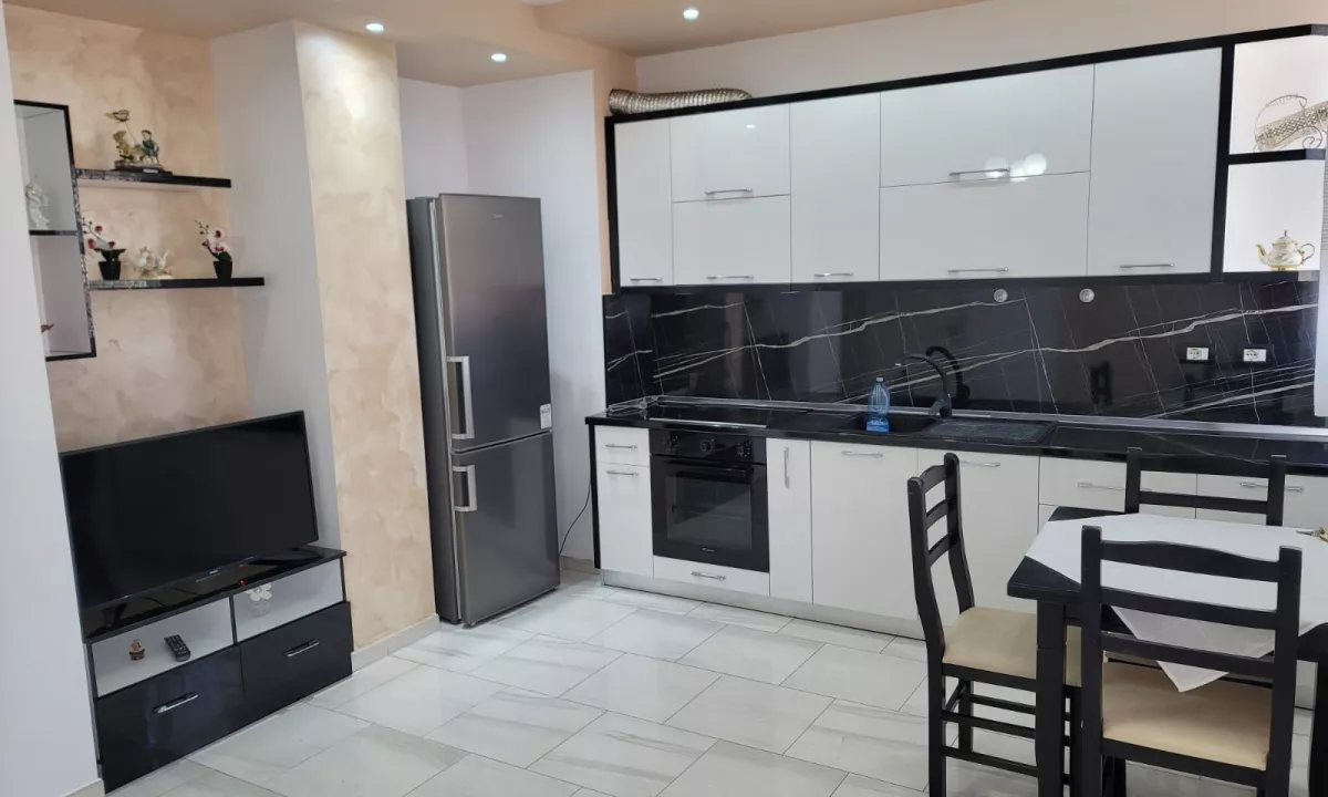 Shtepi me qera Apartament ne Tirane, 2+1, Mobilimi E mobiluar, Pagesa 65,000  Leke.