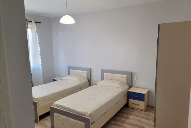 Shtepi me qera Apartament ne Tirane, 2+1, Mobilimi E mobiluar, Pagesa 65,000  Leke.