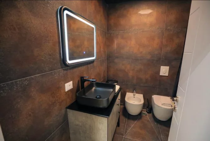 Shtepi ne shitje Apartament ne Tirane, 2+1, Mobilimi E mobiluar, Pagesa 320,000  Euro.