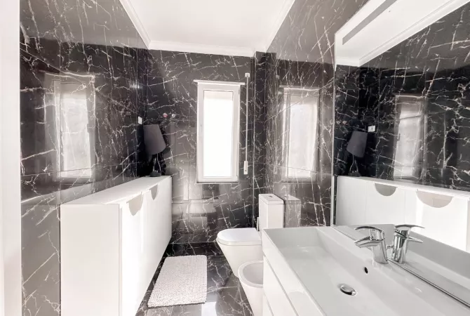 Shtepi ne shitje Apartament ne Tirane, 3+1, Mobilimi E mobiluar, Pagesa 230,000  Euro.