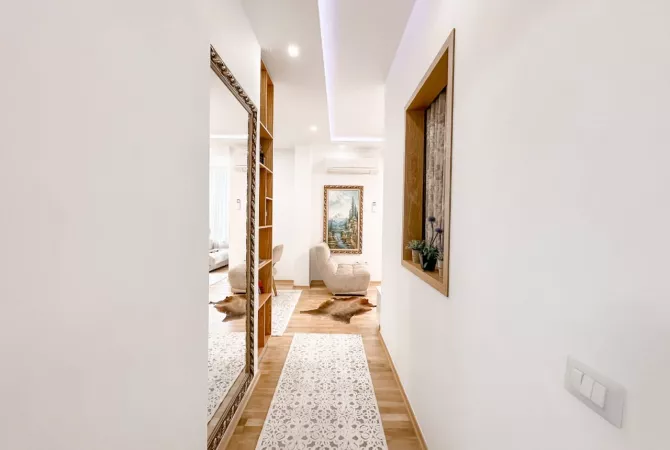 Shtepi ne shitje Apartament ne Tirane, 3+1, Mobilimi E mobiluar, Pagesa 230,000  Euro.