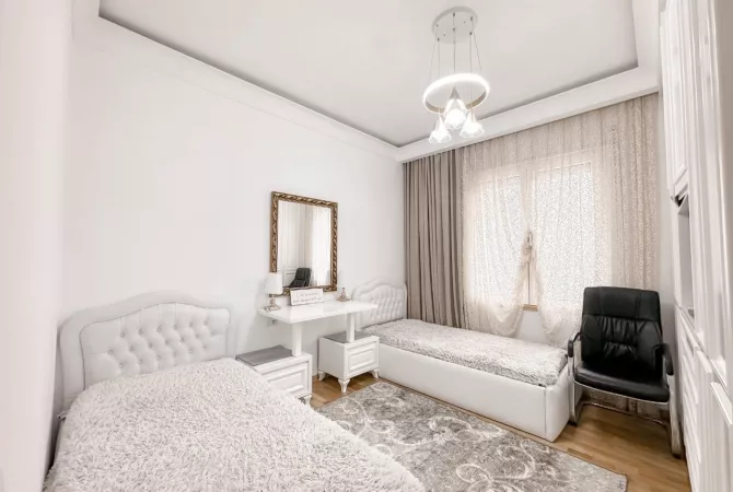 Shtepi ne shitje Apartament ne Tirane, 3+1, Mobilimi E mobiluar, Pagesa 230,000  Euro.