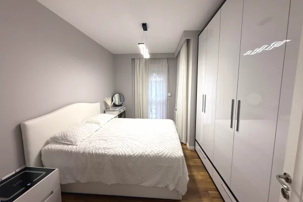 Shtepi ne shitje Apartament ne Tirane, 1+1, Mobilimi E mobiluar, Pagesa 250,000  Euro.