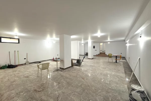 Business Property for Rent 1+1 in Tirana - 400,000 Leke