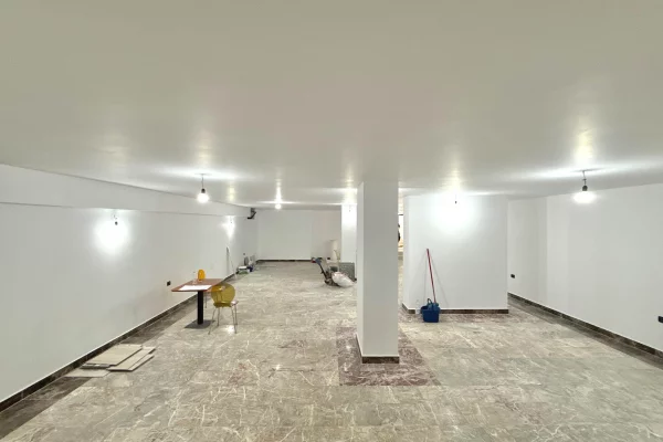 Business Property for Rent 1+1 in Tirana - 400,000 Leke