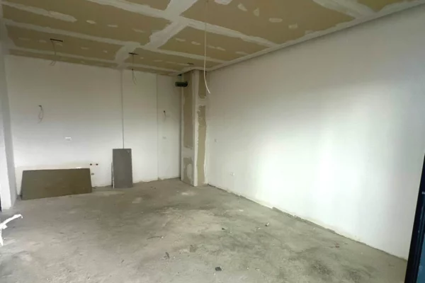 Appartamento in vendita a Tirana 1+1, Vuoto