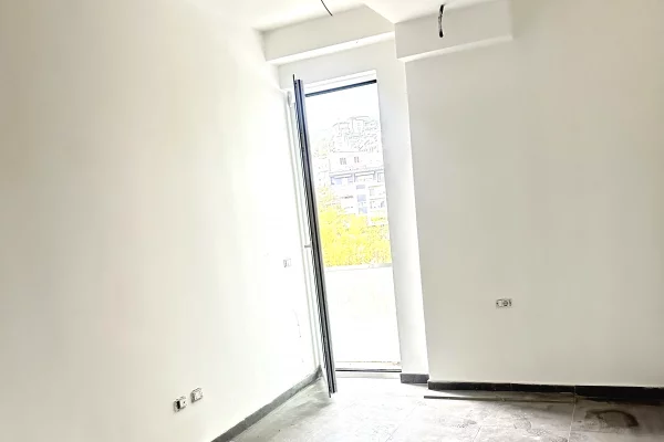 Shtepi ne shitje Apartament ne Tirane, 2+1, Mobilimi Bosh, pa mobiluar, Pagesa 238,000  Euro.