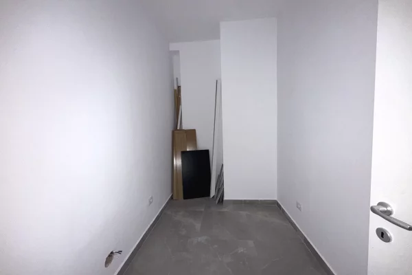 Jepet me qira zyre tek rruga e Kavajes