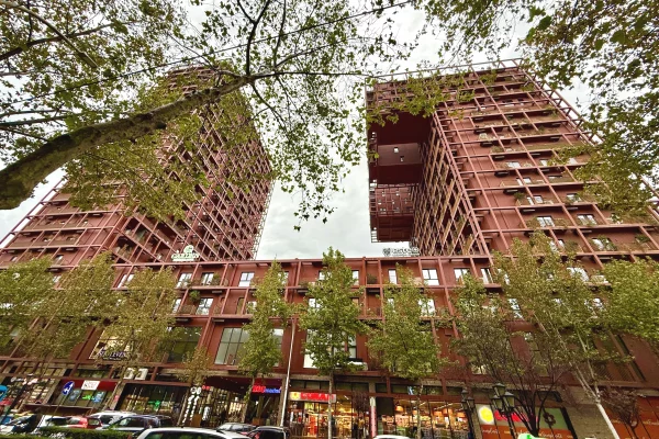 Jepet me qira zyre tek rruga e Kavajes