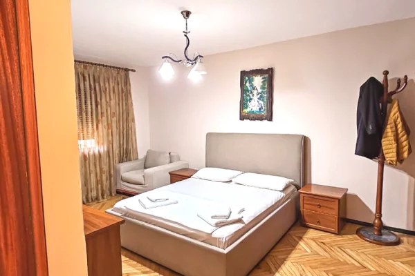 Shtepi me qera Apartament ne Tirane, 2+1, Mobilimi E mobiluar, Pagesa 70,000  Leke.