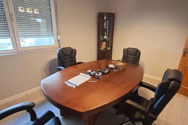 Jepet me qira zyre tek ish ekspozita