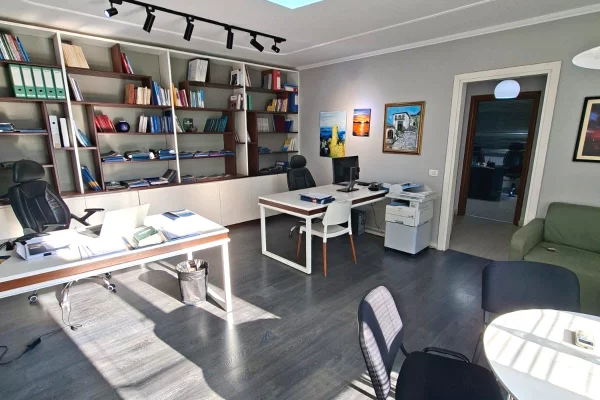 Jepet me qira zyre tek ish ekspozita