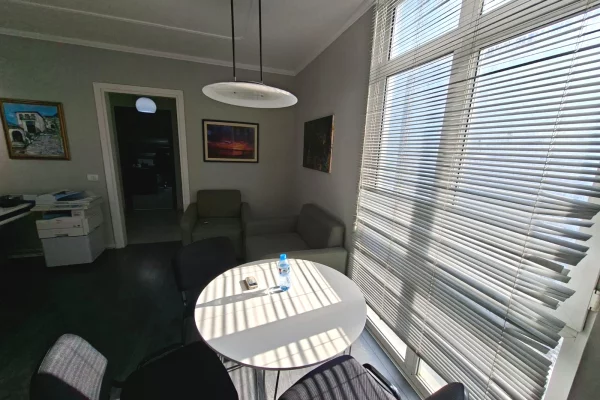 Jepet me qira zyre tek ish ekspozita