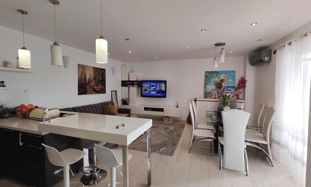 Shtepi me qera Apartament ne Tirane, 2+1, Mobilimi Bosh, pa mobiluar, Pagesa 850  Euro.