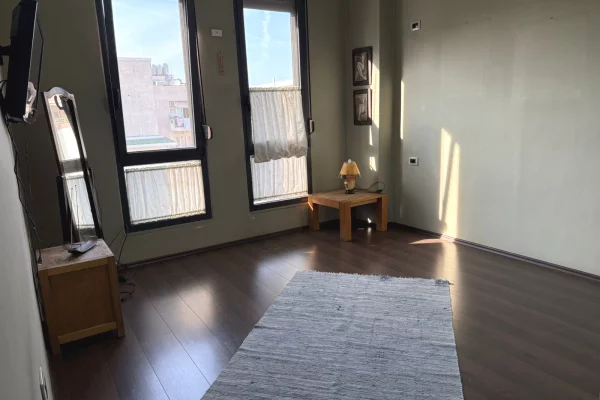 Appartamento in vendita a Tirana 2+1, Arredato