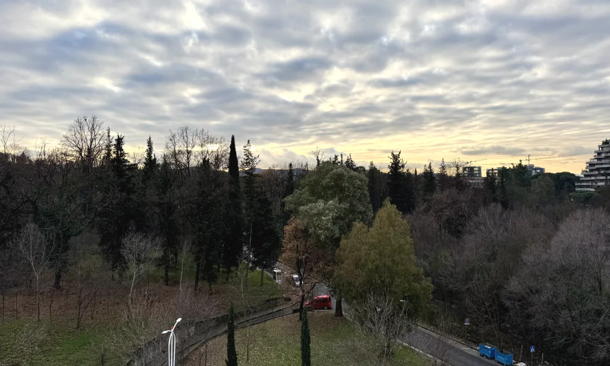 Shtepi ne shitje Apartament ne Tirane, 3+1, Mobilimi Bosh, pa mobiluar, Pagesa 395,000  Euro.