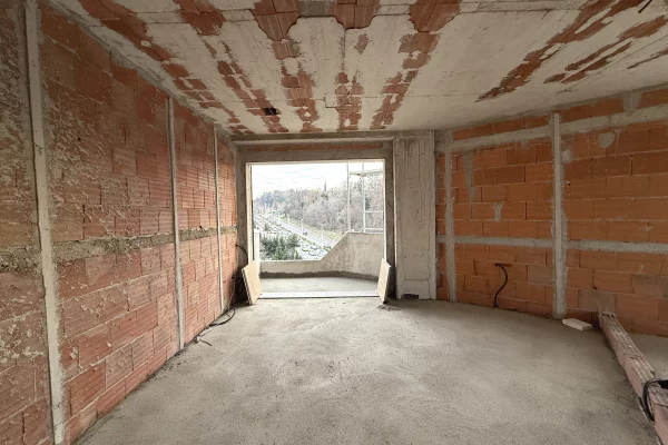 Shtepi ne shitje Apartament ne Tirane, 3+1, Mobilimi Bosh, pa mobiluar, Pagesa 395,000  Euro.