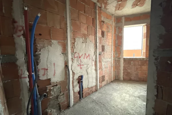 Shtepi ne shitje Apartament ne Tirane, 3+1, Mobilimi Bosh, pa mobiluar, Pagesa 395,000  Euro.