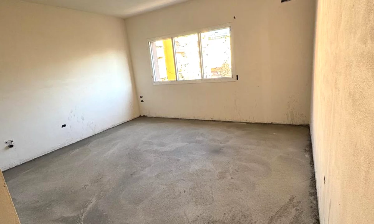 Appartamento in vendita a Tirana 2+1, Vuoto
