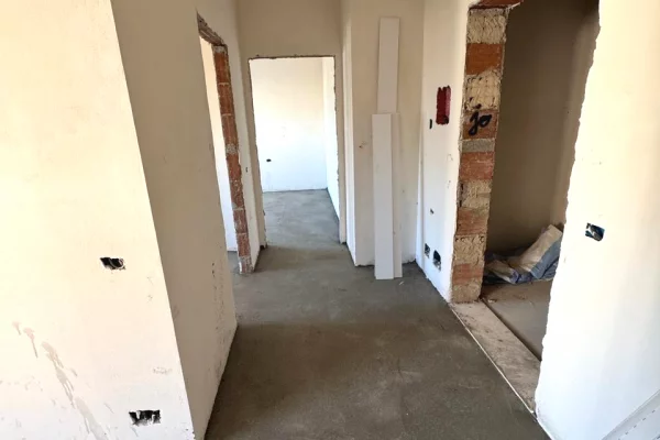 Appartamento in vendita a Tirana 2+1, Vuoto