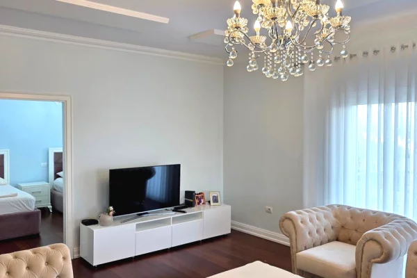 Shtepi ne shitje Apartament ne Tirane, 2+1, Mobilimi E mobiluar, Pagesa 259,000  Euro.