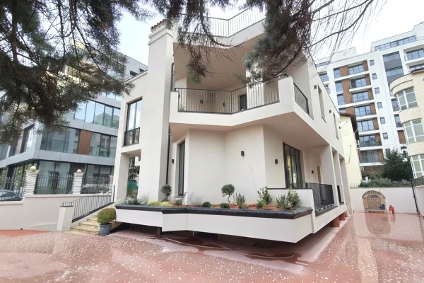 Ambient biznesi me qera 3+1 ne Tirane - 7,000 Euro