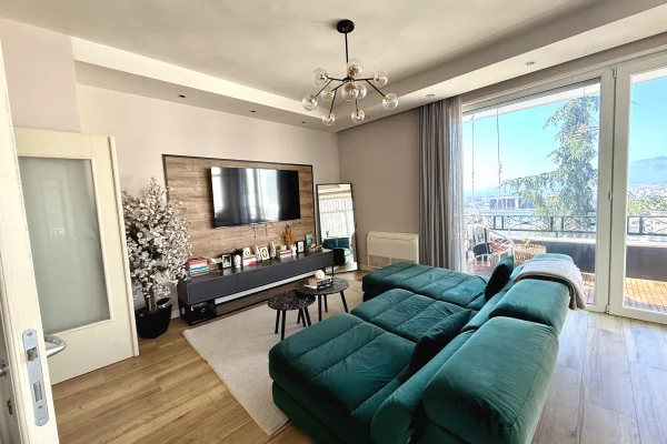 Shtepi ne shitje Apartament ne Tirane, 2+1, Mobilimi Bosh, pa mobiluar, Pagesa 285,000  Euro.