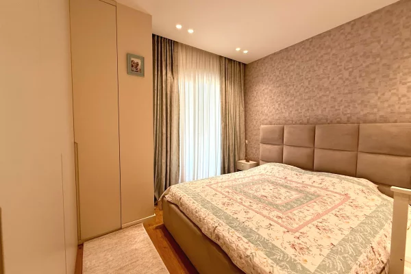 Shtepi ne shitje Apartament ne Tirane, 3+1, Mobilimi E mobiluar, Pagesa 355,000  Euro.