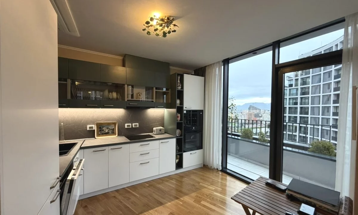 Appartamento in affitto a Tirana 2+1, Arredato