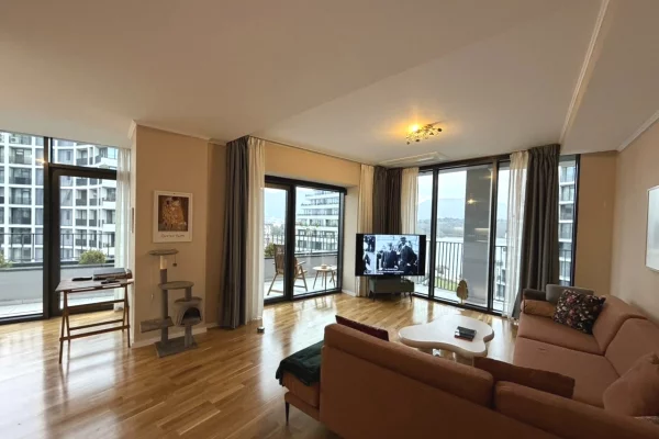 Appartamento in affitto a Tirana 2+1, Arredato