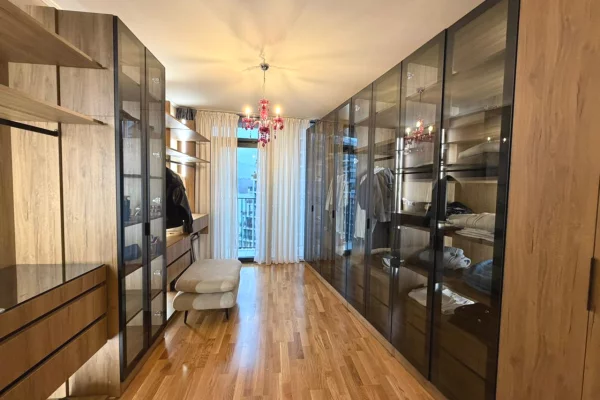 Appartamento in affitto a Tirana 2+1, Arredato